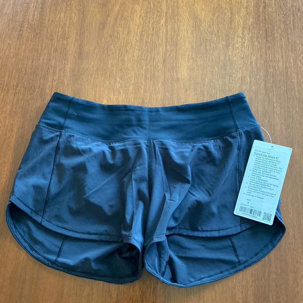 Lululemon Speed Up Short 4” size 4 New With Tag